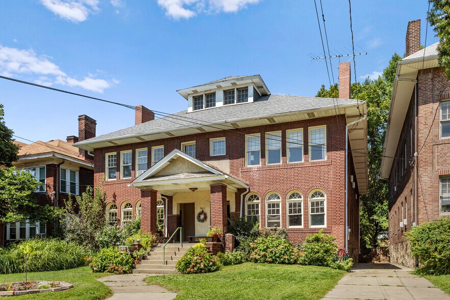 Front View - 5863 Northumberland St