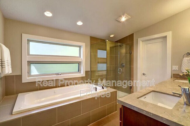 Building Photo - 7745 Sand Point Way NE