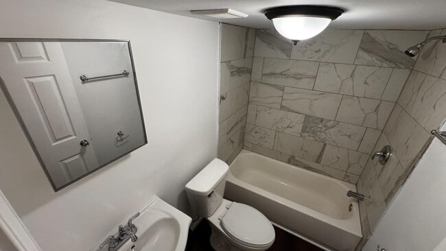 Building Photo - 915 N Monticello Ave