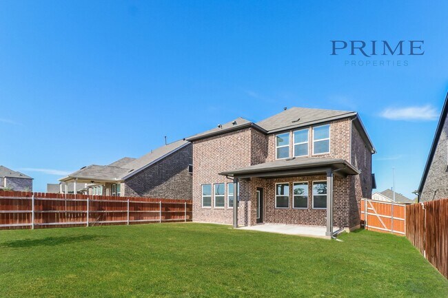Building Photo - Large New Build in Pflugerville!