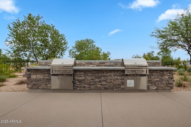 Building Photo - 39801 N Trajen Pl