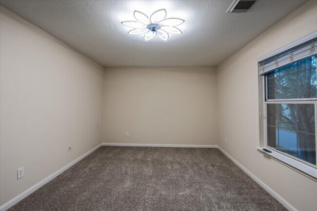 Building Photo - 15907 Kings Cypress Ln