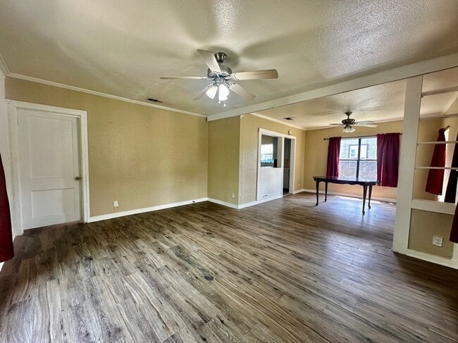 Building Photo - 2438 W Clarendon Dr