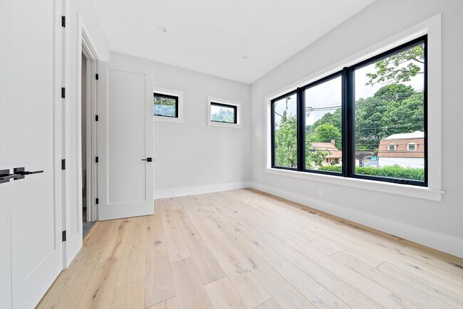 Building Photo - 94 Thurston Rd