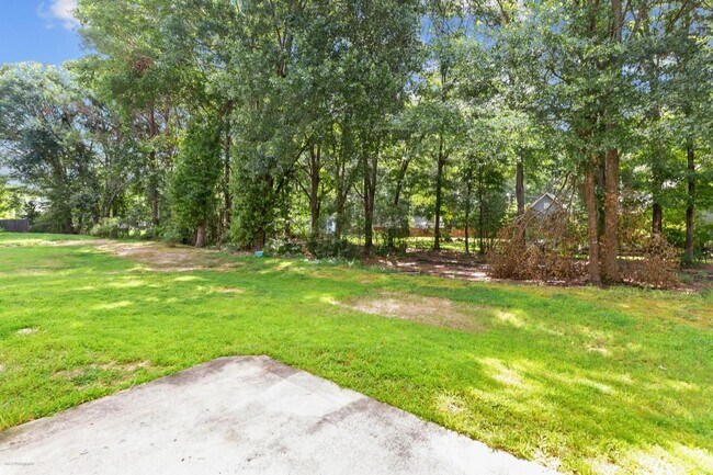 Building Photo - 2422 Temple View Dr