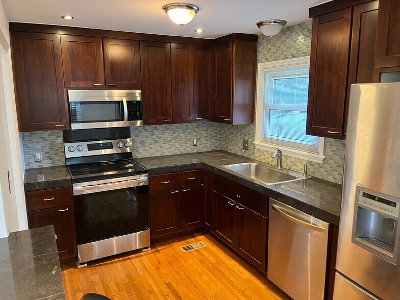 Building Photo - 4219 Water Oak Rd