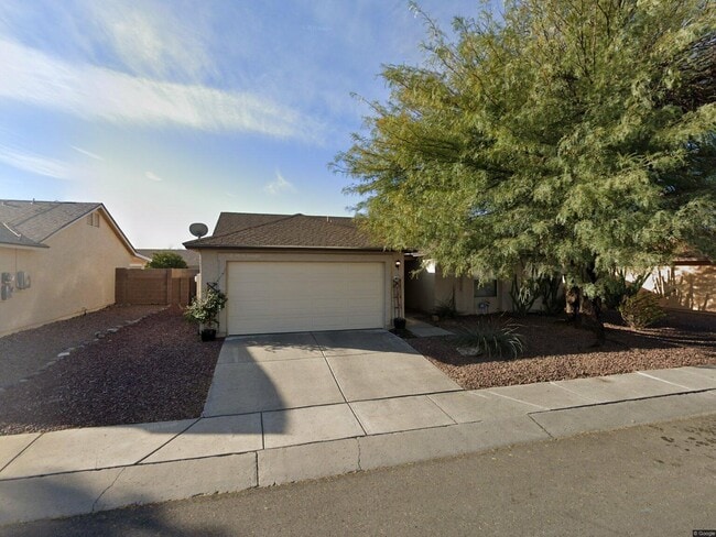 Building Photo - 2601 W Camino del Medrano