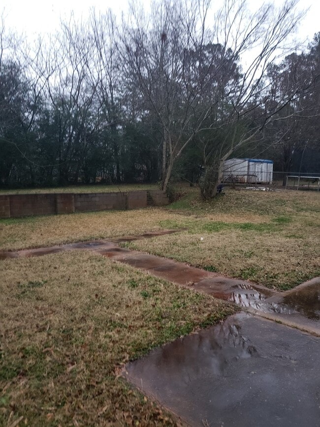 Building Photo - 3 bedroom/2 bath