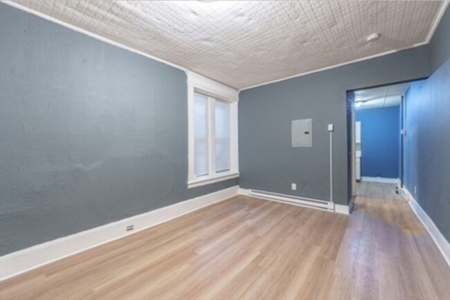 Building Photo - 173 Elm St