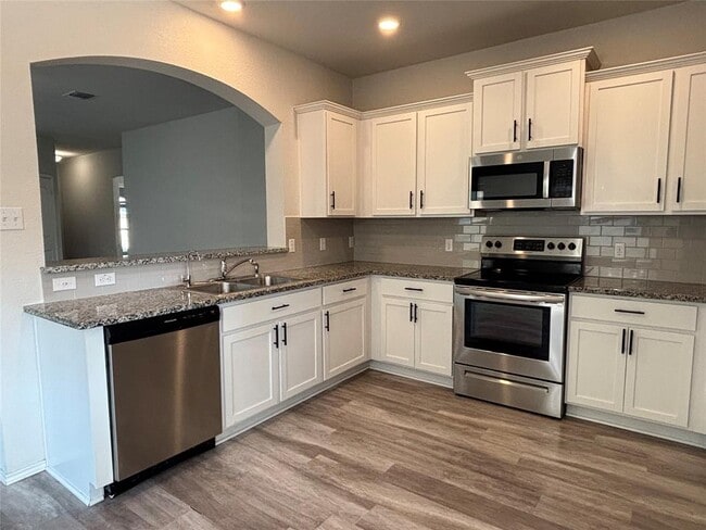 Building Photo - 111 Lillian Dr