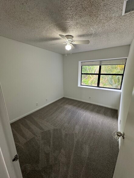 Building Photo - 3733 Carambola Cir N