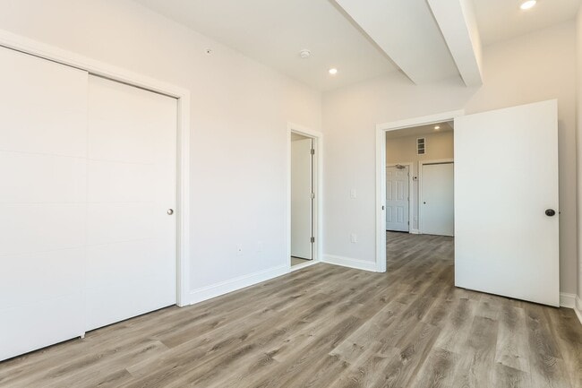 Building Photo - 953 Belmont Ave