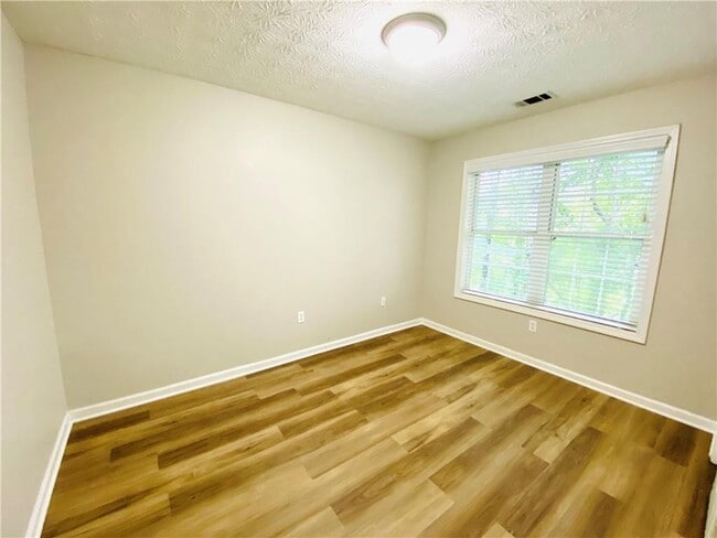Building Photo - 4090 Riversong Dr NW