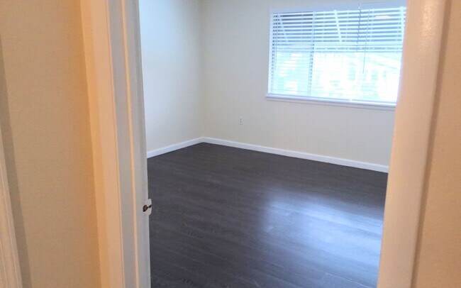 Building Photo - Stunning all remodeled 2/1.5 condo with Am...