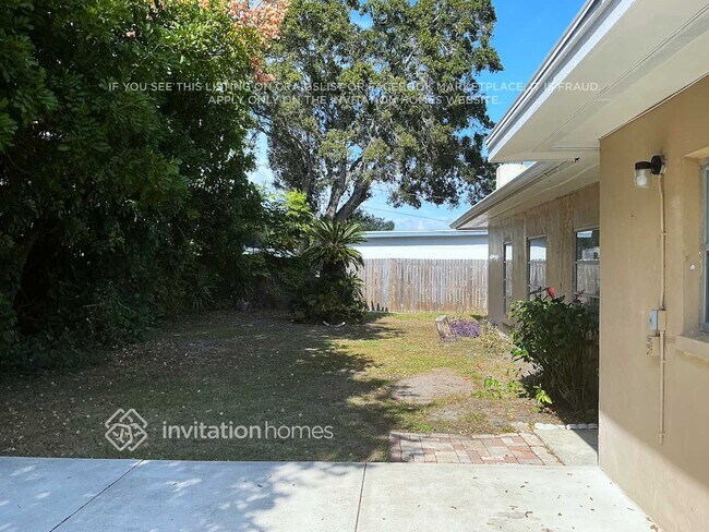 Building Photo - 1400 S Hercules Ave