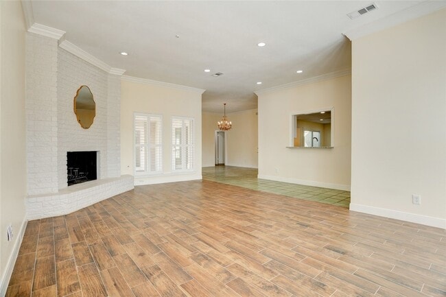 Building Photo - 15 Bendwood Dr