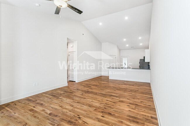 Building Photo - 1861-1861 S Hickory Creek Ct