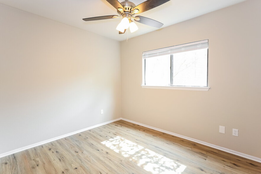 Building Photo - 9106 Valley Ridge