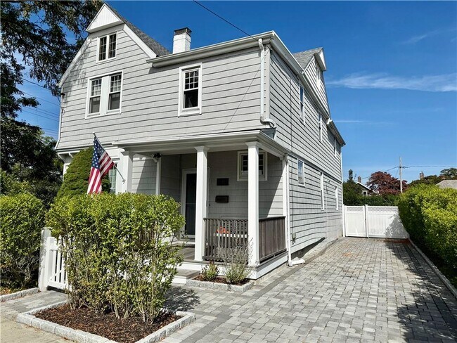 Primary Photo - 8 Morton Ave