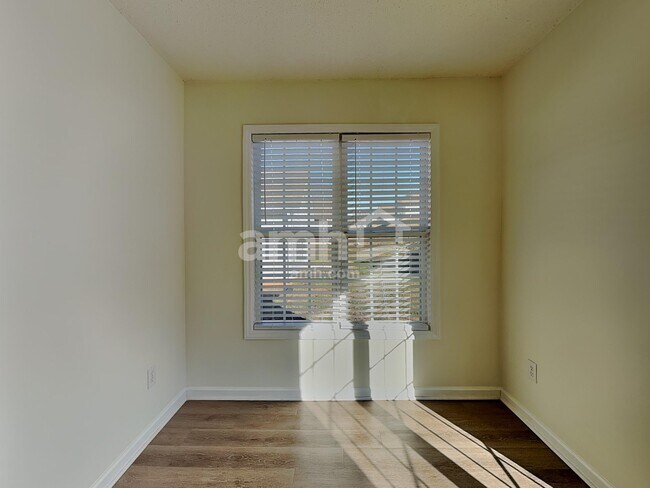 Building Photo - 105 Exeter Ct