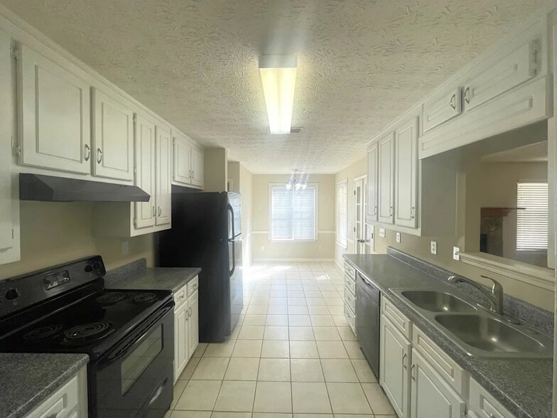 Building Photo - 2975 Hampton Valley Dr SE