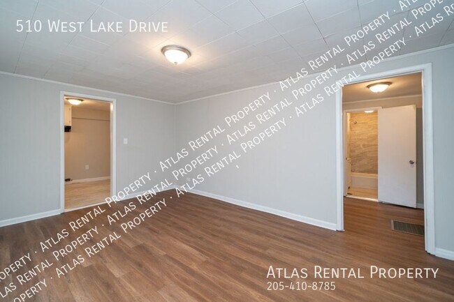 Building Photo - 510 W Lake Dr