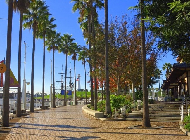 Ocean Front Walkway to the Aquarium of the Pacific - 388 E Ocean Blvd