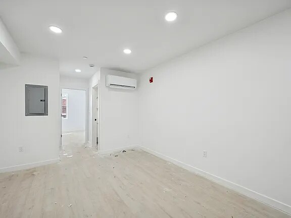 Building Photo - 52 N 52nd St