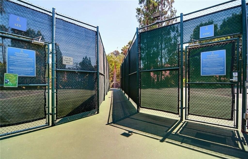 Building Photo - 5510 Owensmouth Ave