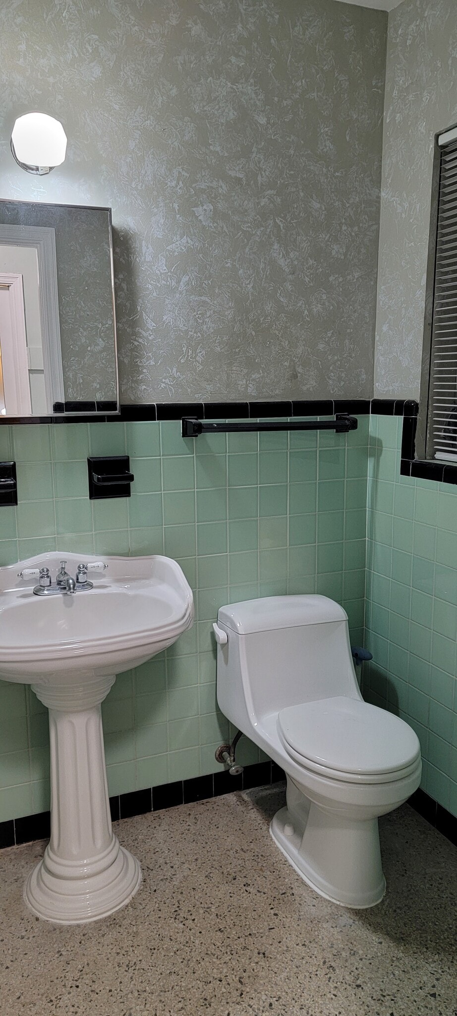 Full bath - 1938 Fillmore St