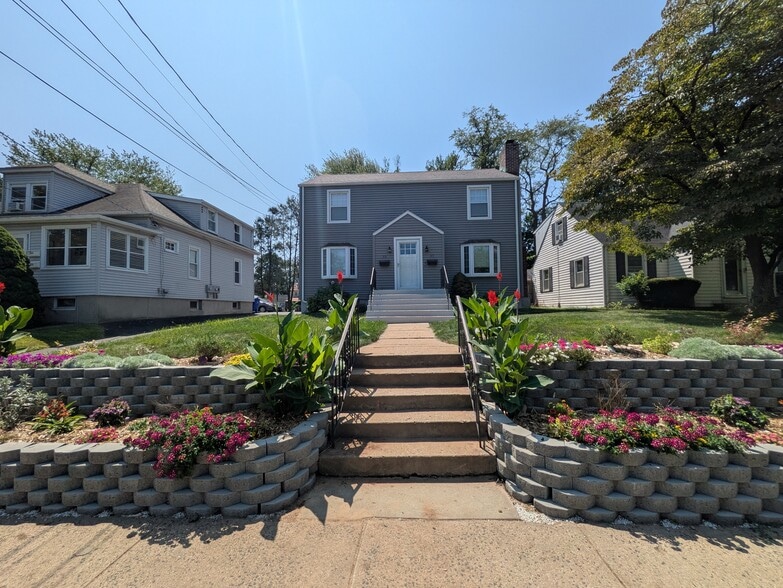 Main Entrance - 33 Englewood Ave