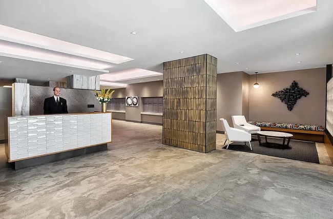 Building Photo - 175 W 95th St