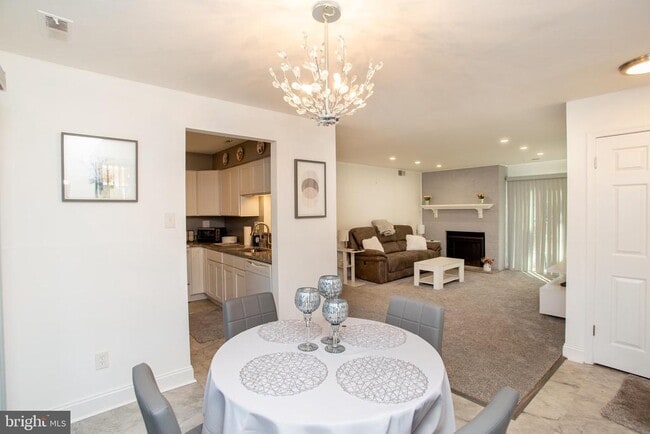 Building Photo - 33 Dogwood Ln