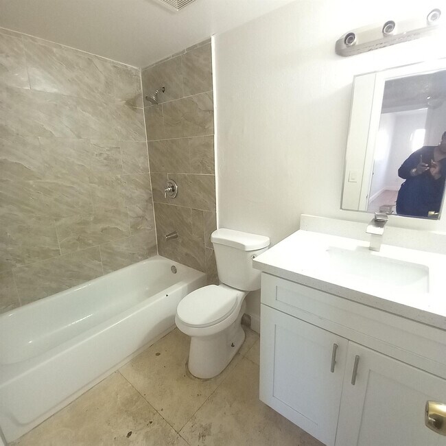 Building Photo - 3610 NW 21st St