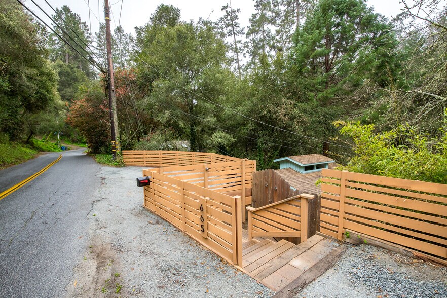 Building Photo - 665 Cathedral Dr
