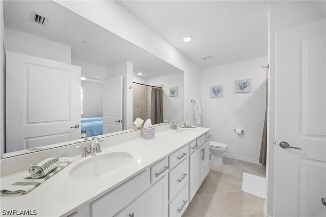 Building Photo - 15275 Grn Acrs Ave