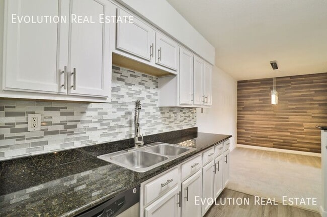 Building Photo - 5995 N 78th St