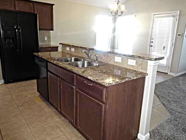 Building Photo - 135 Voyager Cv