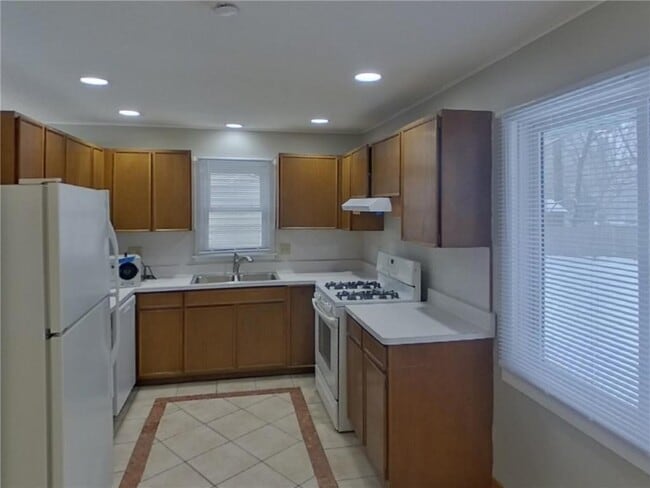 Building Photo - 2605 Eastman Dr