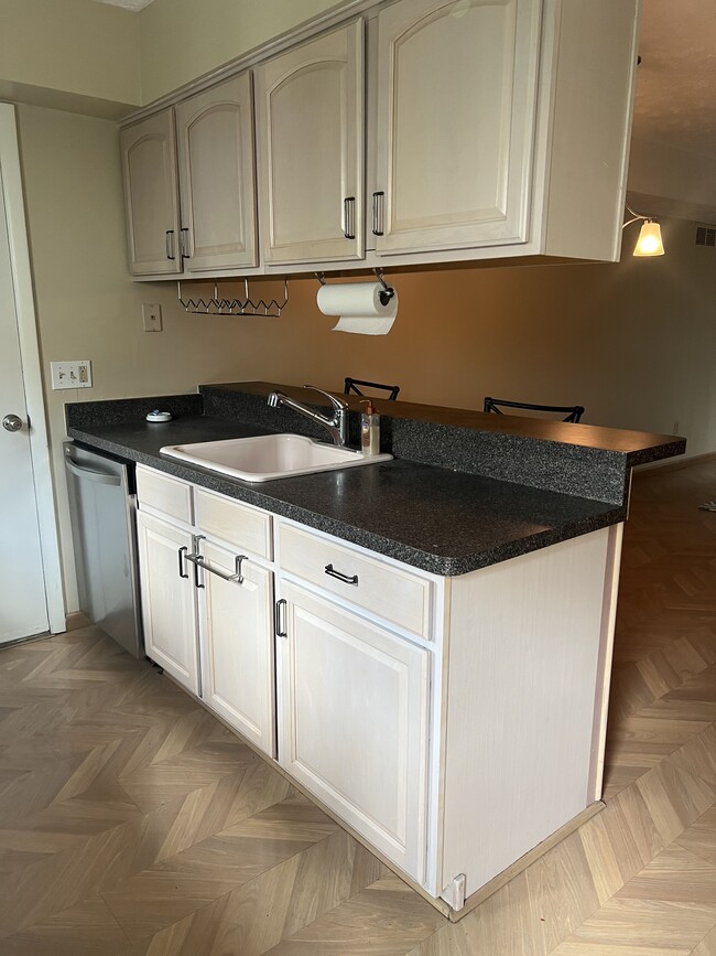 Building Photo - 616 Eastbrooke Ln