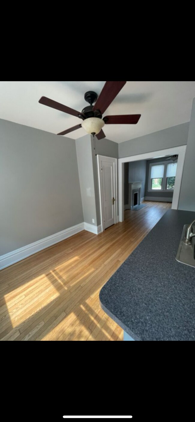 Building Photo - 526 S Drexel Ave
