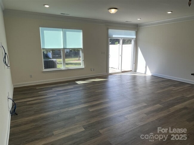 Building Photo - 6814 Harris Bay Rd