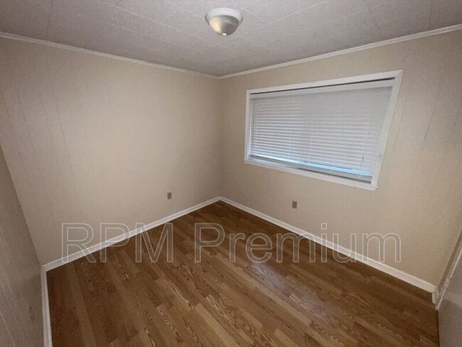 Building Photo - 4143 Nelson St