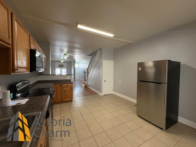 Building Photo - Bright 3 Bedroom Home with Private Basemen...