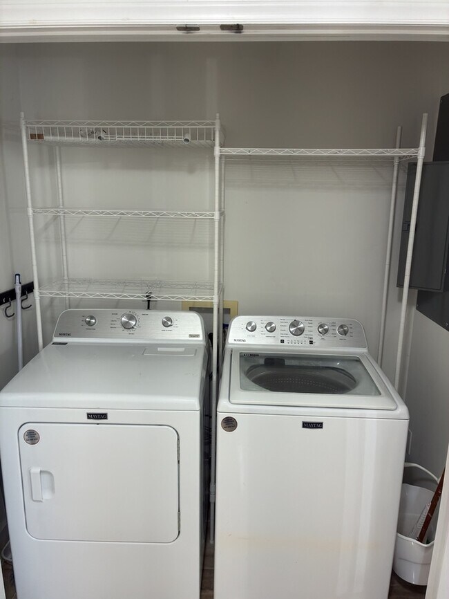 Building Photo - 2 Bedroom 2 Bathroom Apartment