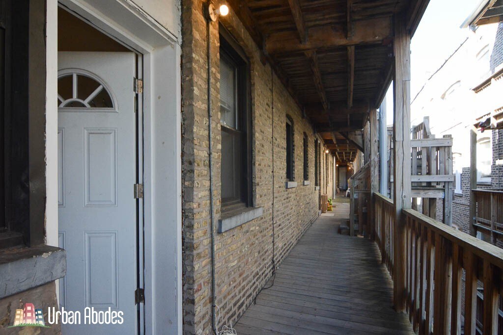 Building Photo - 4415 N Wolcott Ave