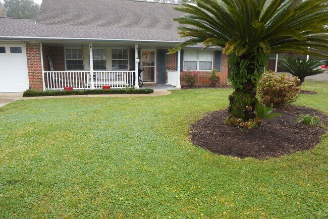 Primary Photo - Pool Home in FWB!