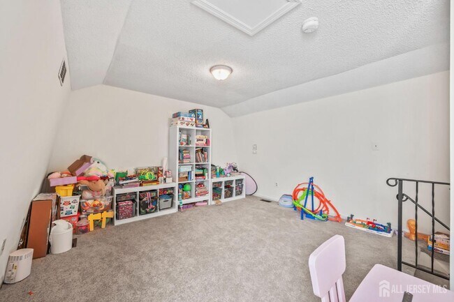 Building Photo - 81 Thoreau Dr