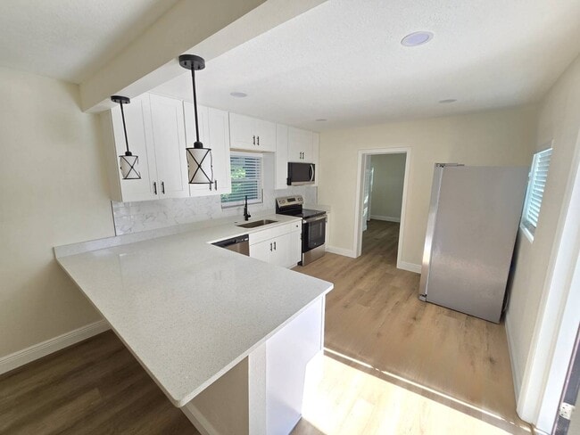 Primary Photo - 416 W Ianthe St