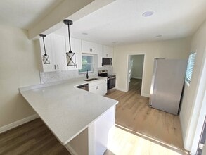 Building Photo - 416 W Ianthe St